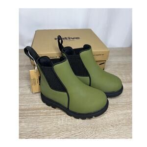 Native Shoes Kids Kensington Treklite Chelsea boots Size 7C